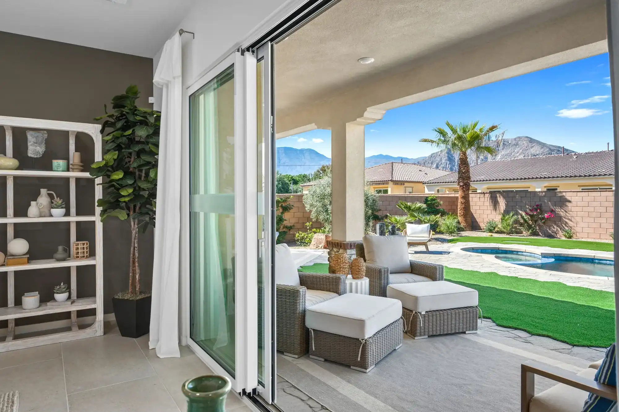 plan-three-the-tiffany_sliding-door-backyard